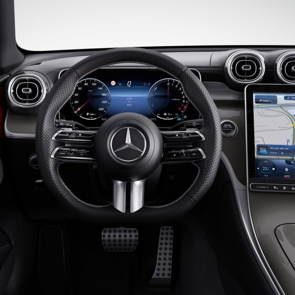 Close-up of the cockpit with displays in a Mercedes-Benz GLC.