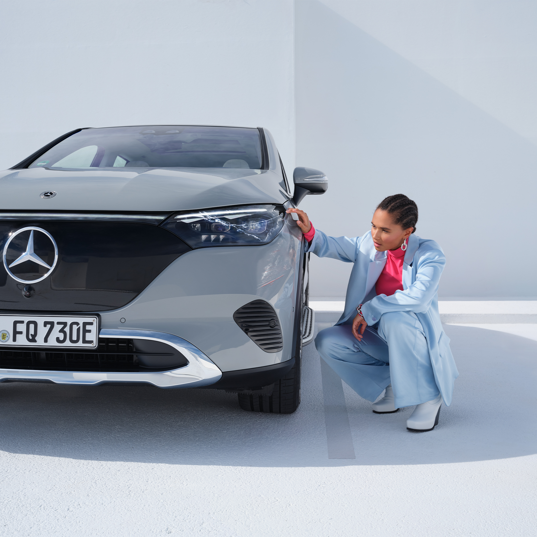 Accident and Breakdown Management | Standard Equipment | Mercedes-Benz The Accident and Breakdown Management as part of the Standard Equipment of the Digital Extras of Mercedes-Benz.