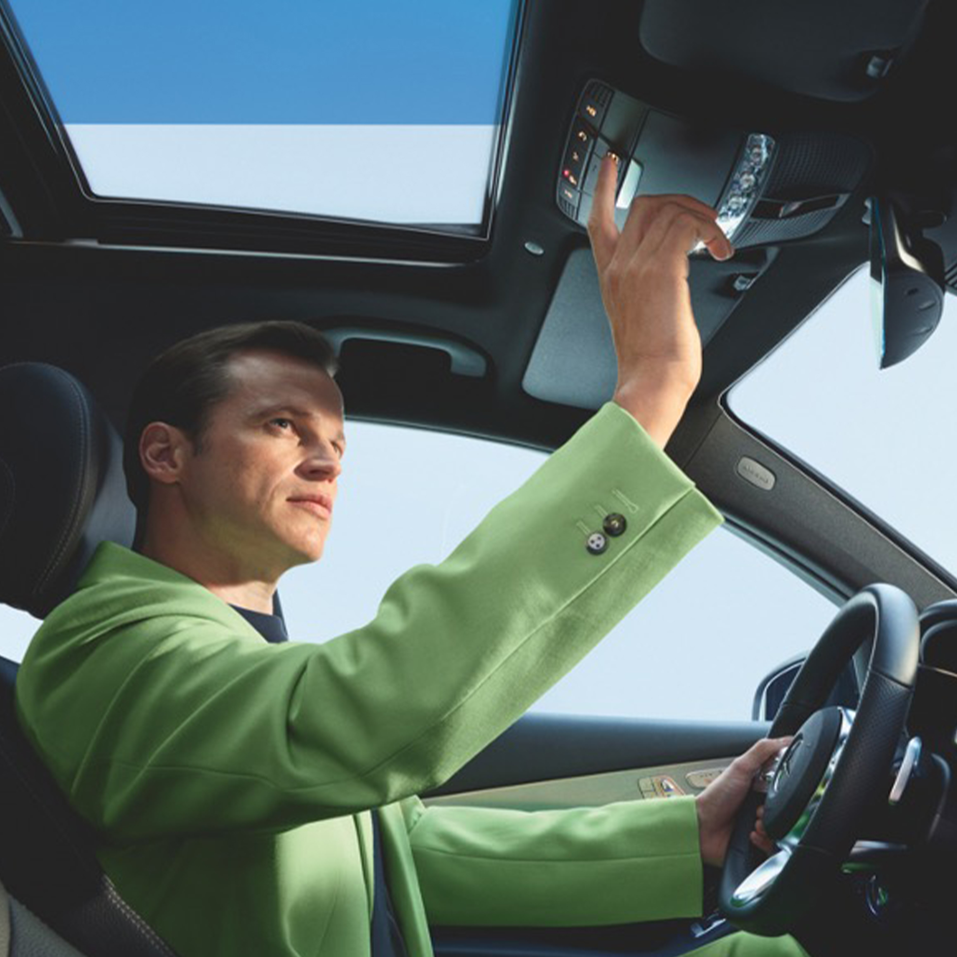 Mercedes-Benz Emergency Call System | Standard Equipment | Mercedes-Benz The Mercedes-Benz Emergency Call System as part of the Standard Equipment of the Digital Extras of Mercedes-Benz.