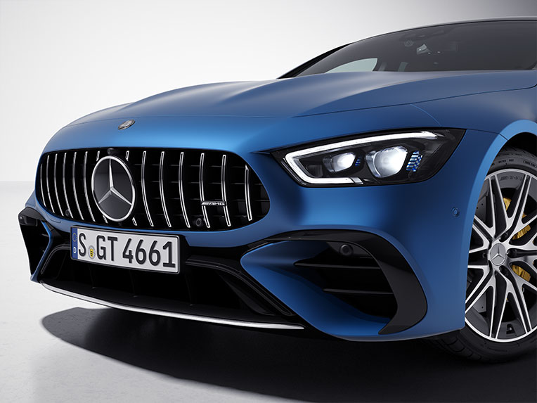 Gói ngoại thất Crôm AMG | GT Coupé 4 cửa | Mercedes-AMG Mẫu xe Mercedes-AMG GT Coupé 4 cửa với gói ngoại thất Crôm AMG khi nhìn chếch từ phía trước.