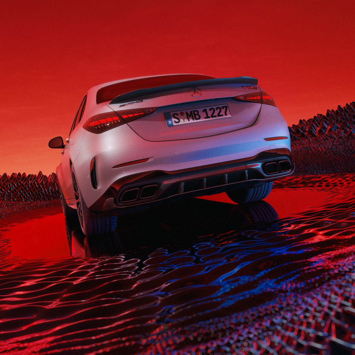 Xe Mercedes-AMG C 63 S E PERFORMANCE phiên bản Wagon nhìn chếch từ phía sau.