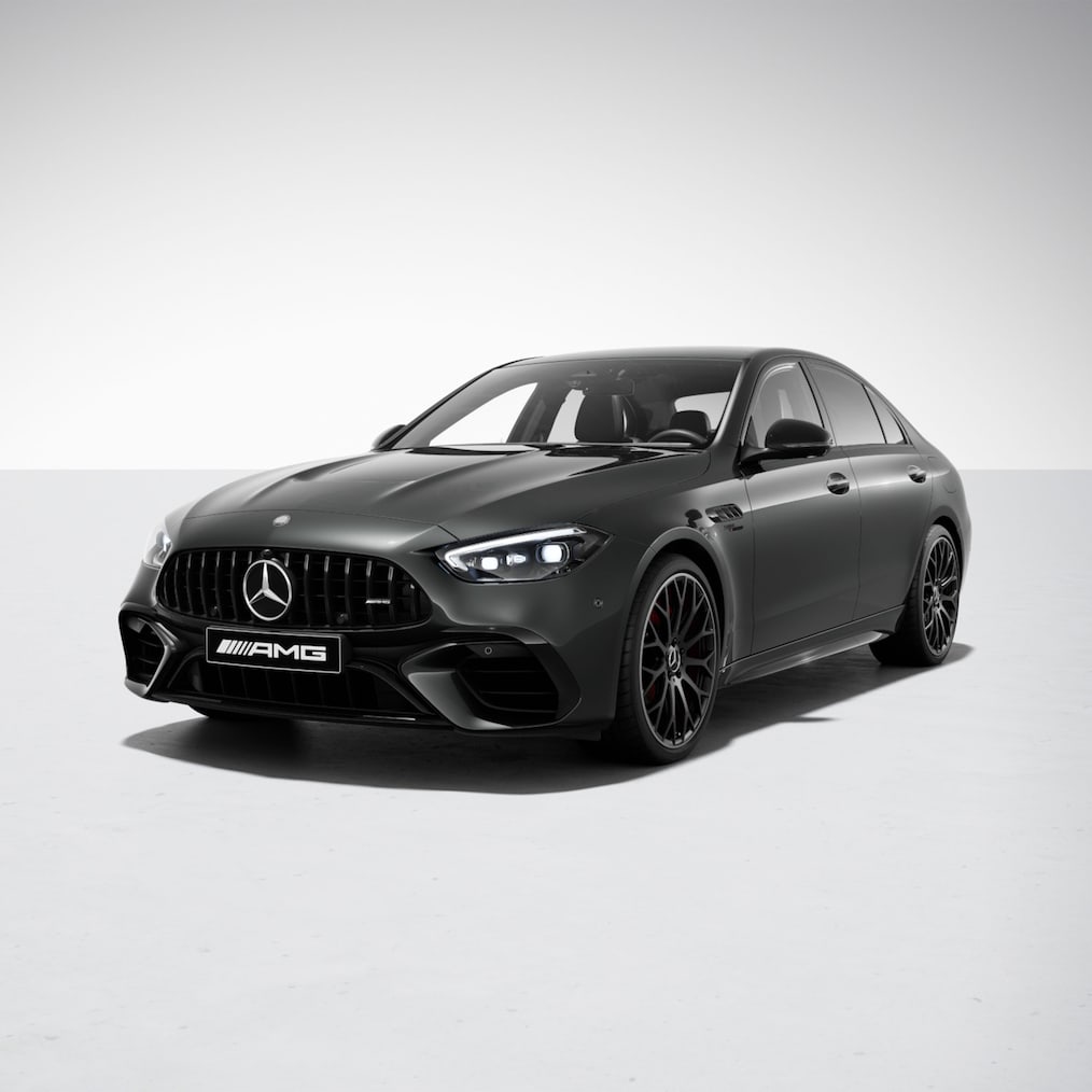Xe Mercedes-AMG C 63 S E PERFORMANCE 4MATIC+ Saloon nhìn từ phía sau.