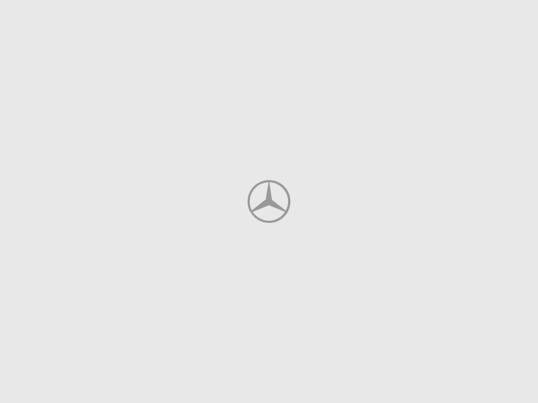 Hệ thống hỗ trợ dừng - tiến chủ động trong chiếc E-Class Saloon của Mercedes-Benz.