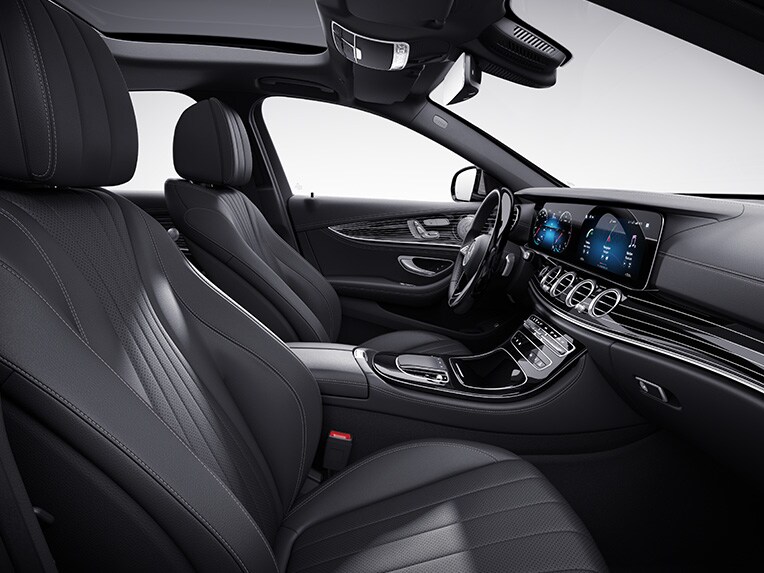 Nội thất xe Mercedes-Benz E-Class Saloon với trang thiết bị EXCLUSIVE.