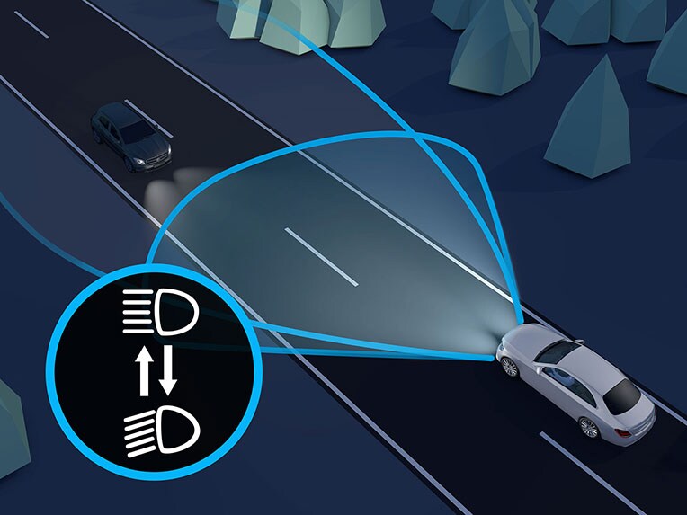 Xe EQB của Mercedes-Benz, được thiết lập với hệ thống hỗ trợ đèn pha thích ứng.