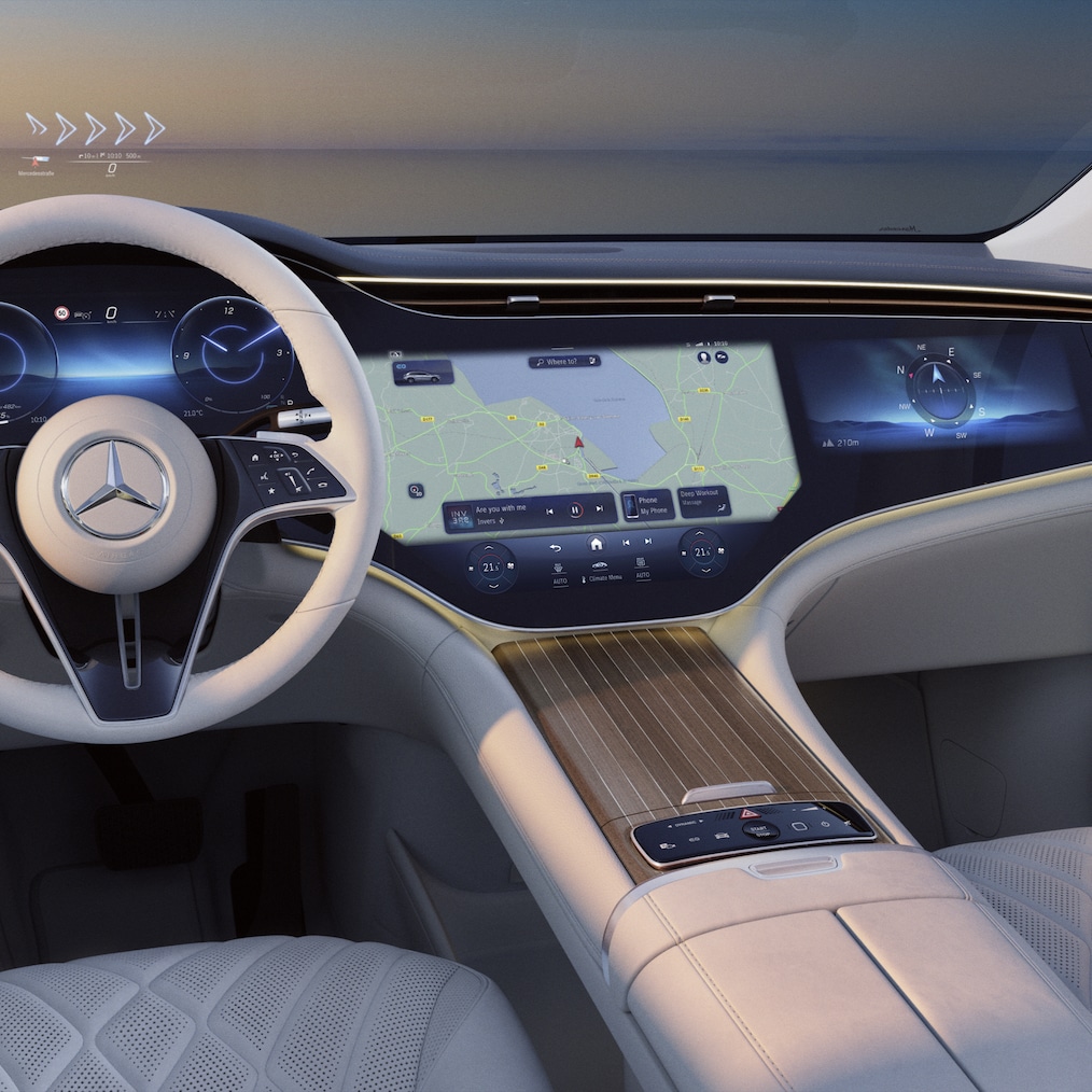 Màn hình MBUX Hyperscreen trong xe EQS SUV hạng sang từ góc nhìn của người lái.
