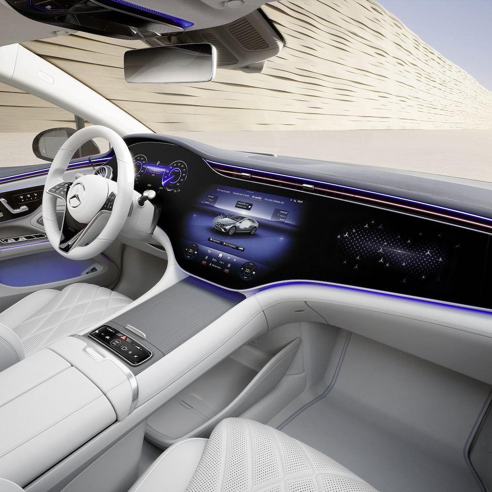 Nội thất với siêu màn hình MBUX Hyperscreen trong xe EQS Saloon của Mercedes-Benz.