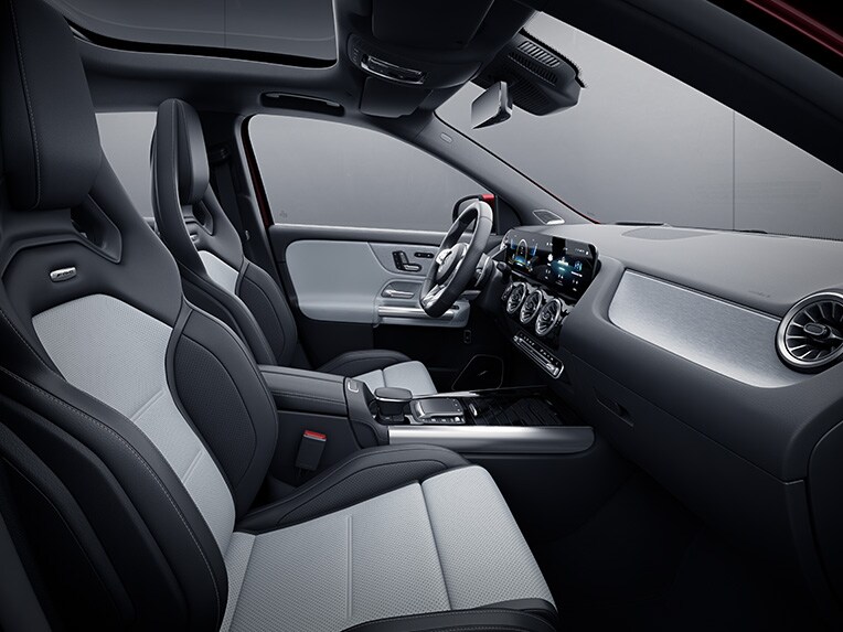 Nội thất của xe Mercedes-AMG GLA 35 4MATIC có gói ghế AMG Performance Advanced.