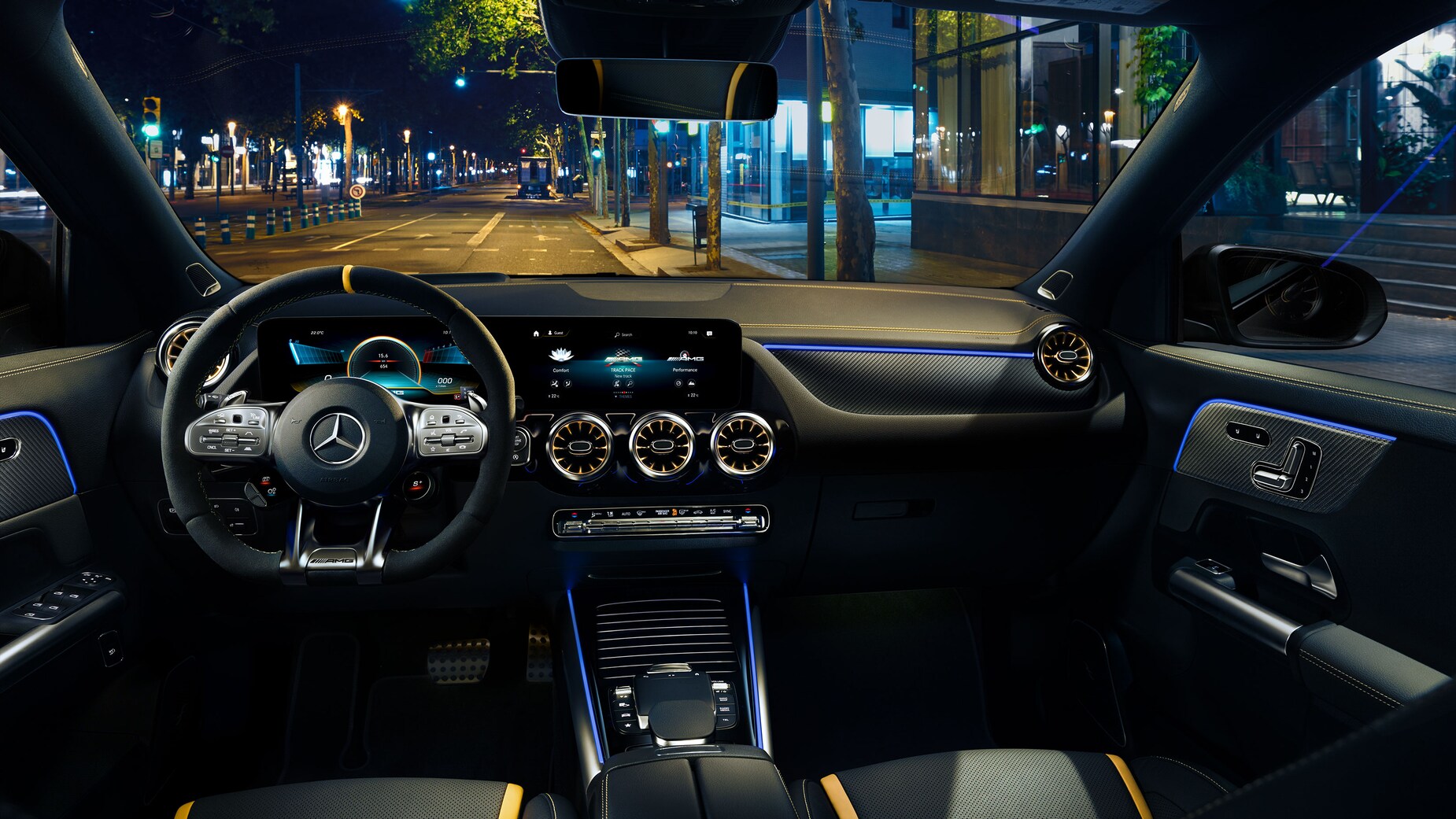 Nội thất xe Mercedes-AMG GLA 45/45 S 4MATIC+.