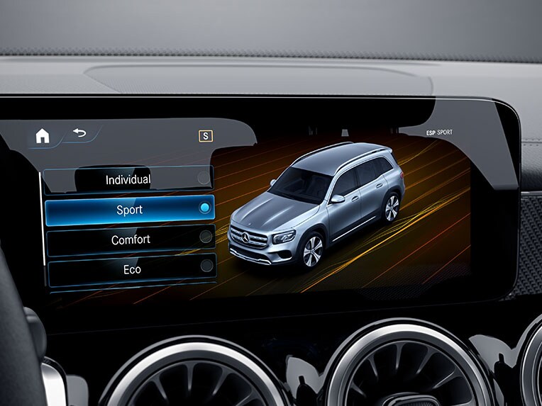 A display in the Mercedes-Benz GLB with the DYNAMIC SELECT selection.