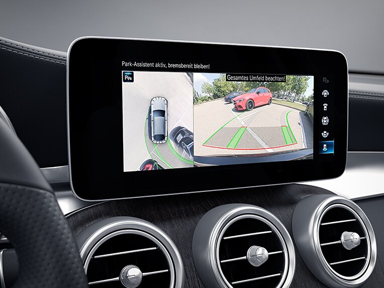 An illustration of the Parking package with 360° camera in the Mercedes-Benz GLC Coupé.