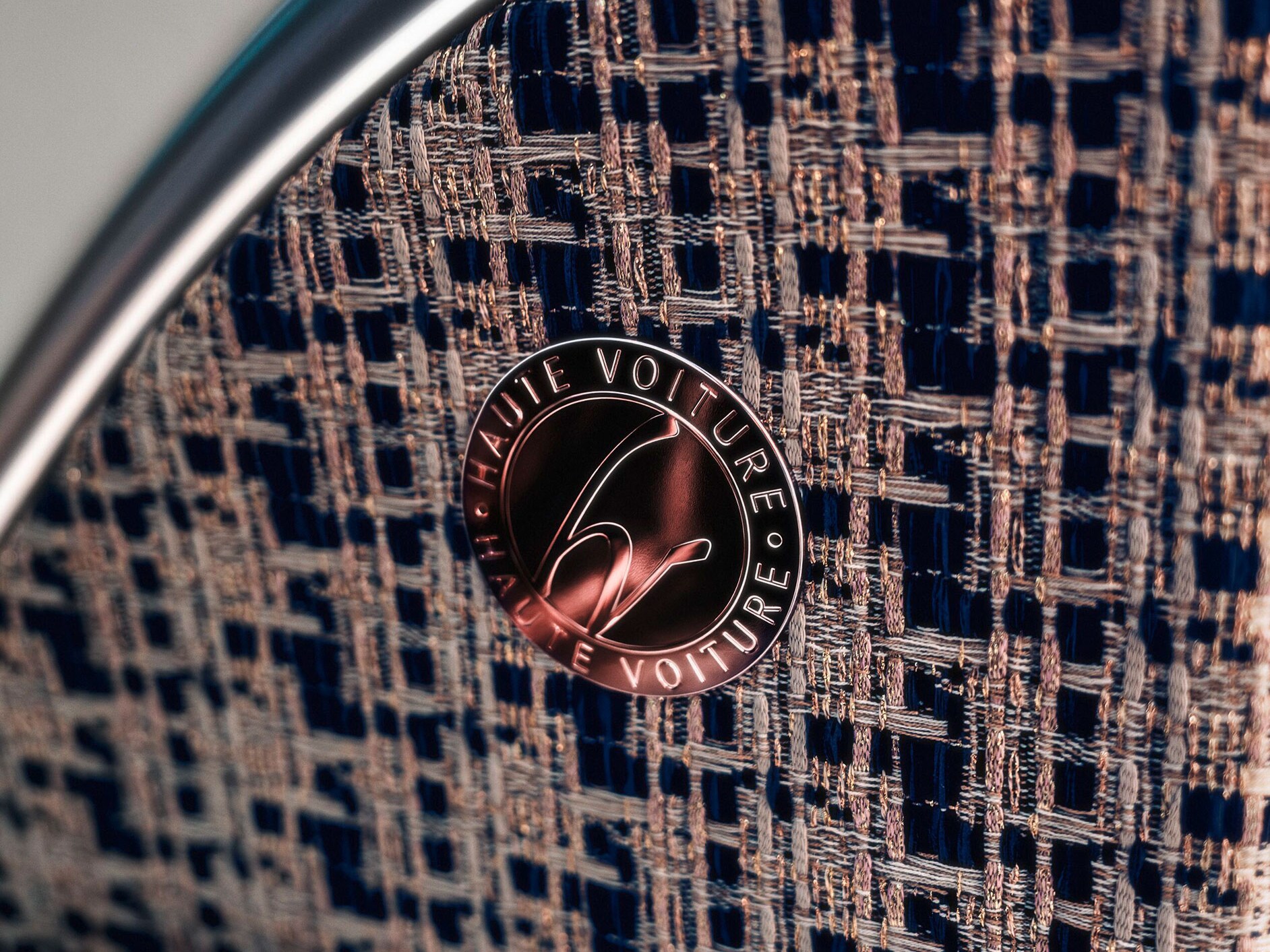 Tay nghề thủ công của xe Mercedes-Maybach.