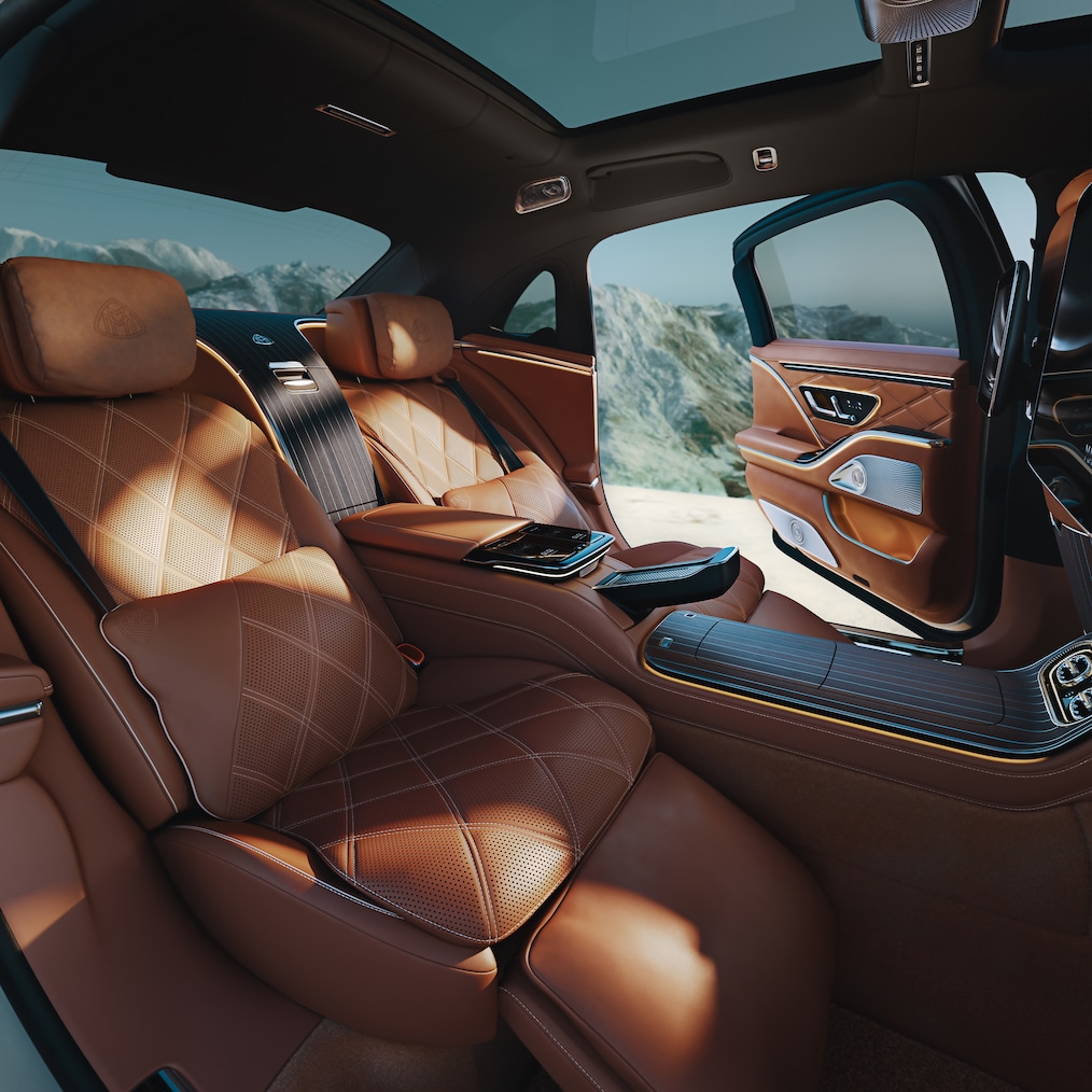 Khoang ghế sau First-Class trong xe Mercedes-Maybach S-Class mới.