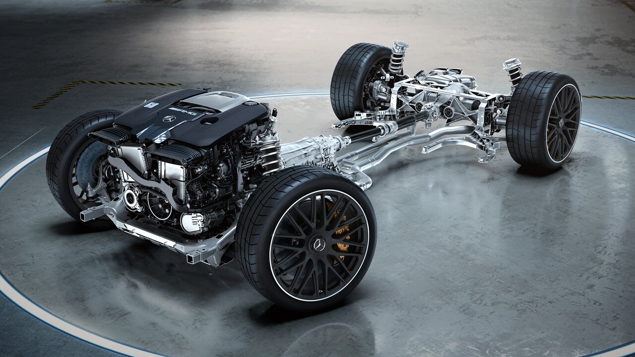 Hệ thống truyền động của Mercedes-AMG SL Roadster trong phòng công nghệ.