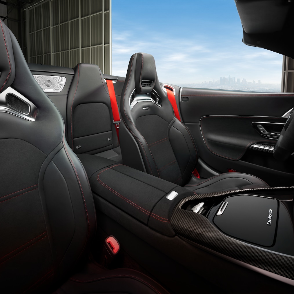 Nội thất xe Mercedes-AMG SL Roadster.