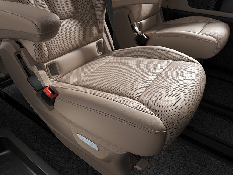 The comfortable seat climate control features ventilation and heating for the seats in the 1st or 2nd rear seat row, providing a high level of climatic comfort.