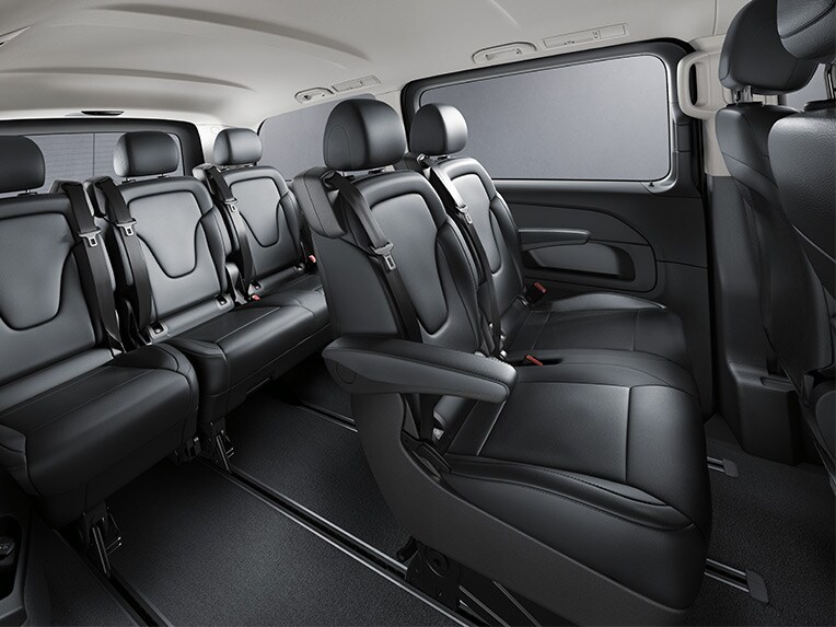 The 3-seater bench seat as comfort bunk is large enough for pleasant breaks in the vehicle.