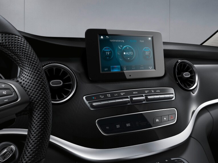 The V-Class inspires from the outset thanks to its comprehensive standard equipment – for comfort, variability and safety.