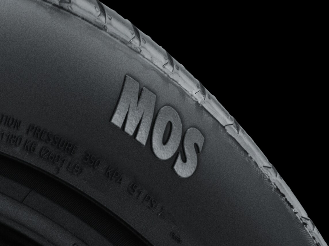 Hình ảnh cận cảnh lốp xe chính hãng Mercedes-Benz MOS.