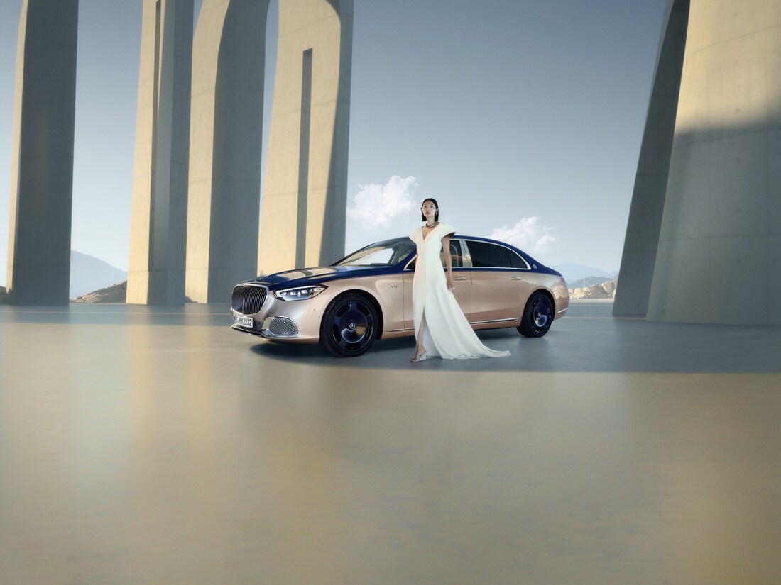 Xe Mercedes-Maybach S-Class Haute sắc hồng lấp lánh