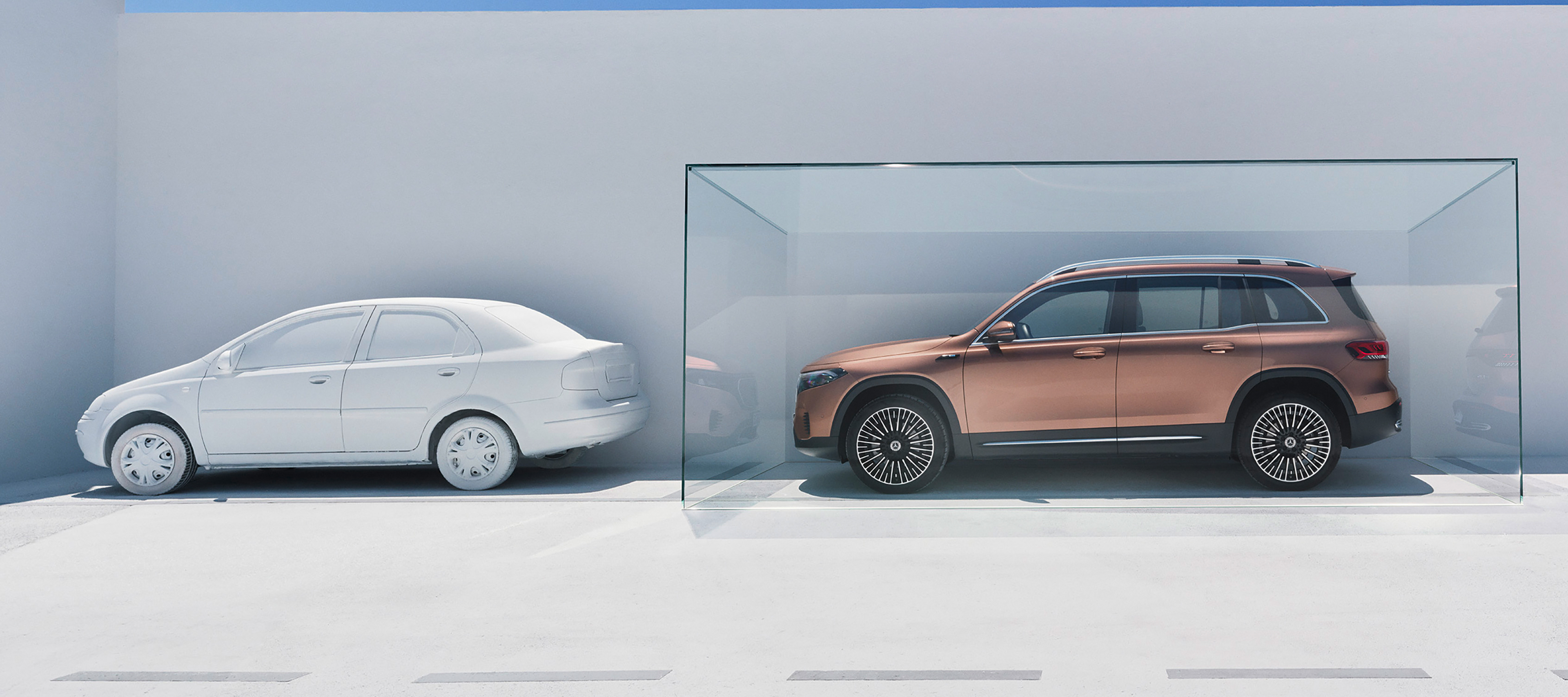GUARD 360˚ | Mercedes-Benz Thanks to Digital Extras, a Mercedes-Benz is always connected to the smartphone.