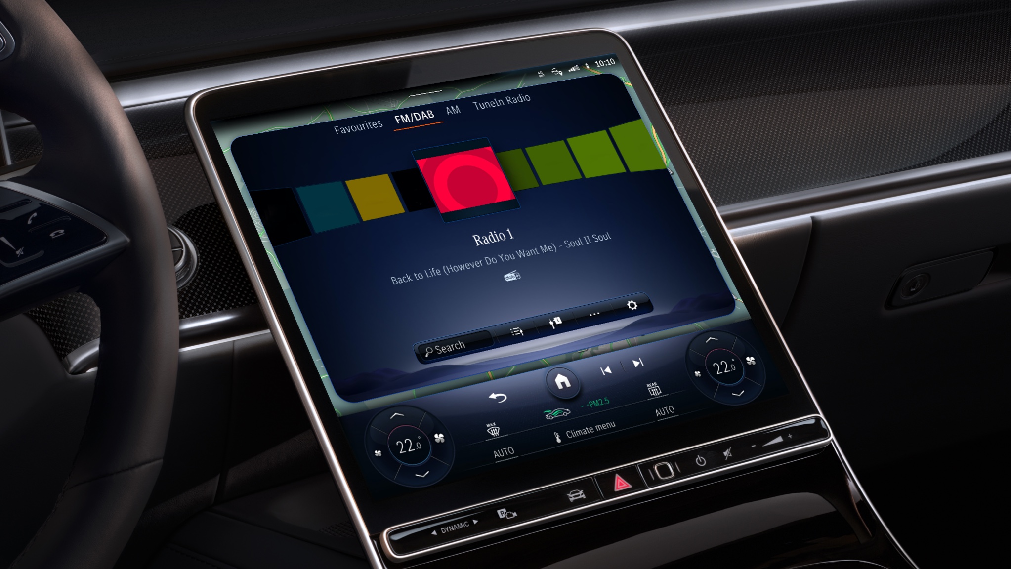 Thông tin radio tăng cường | Giải trí | Mercedes-Benz Nhờ gói trang bị giải trí, các đài phát thanh từ khắp nơi trên thế giới được hiển thị trên hệ thống đa phương tiện MBUX trong xe Mercedes-Benz.