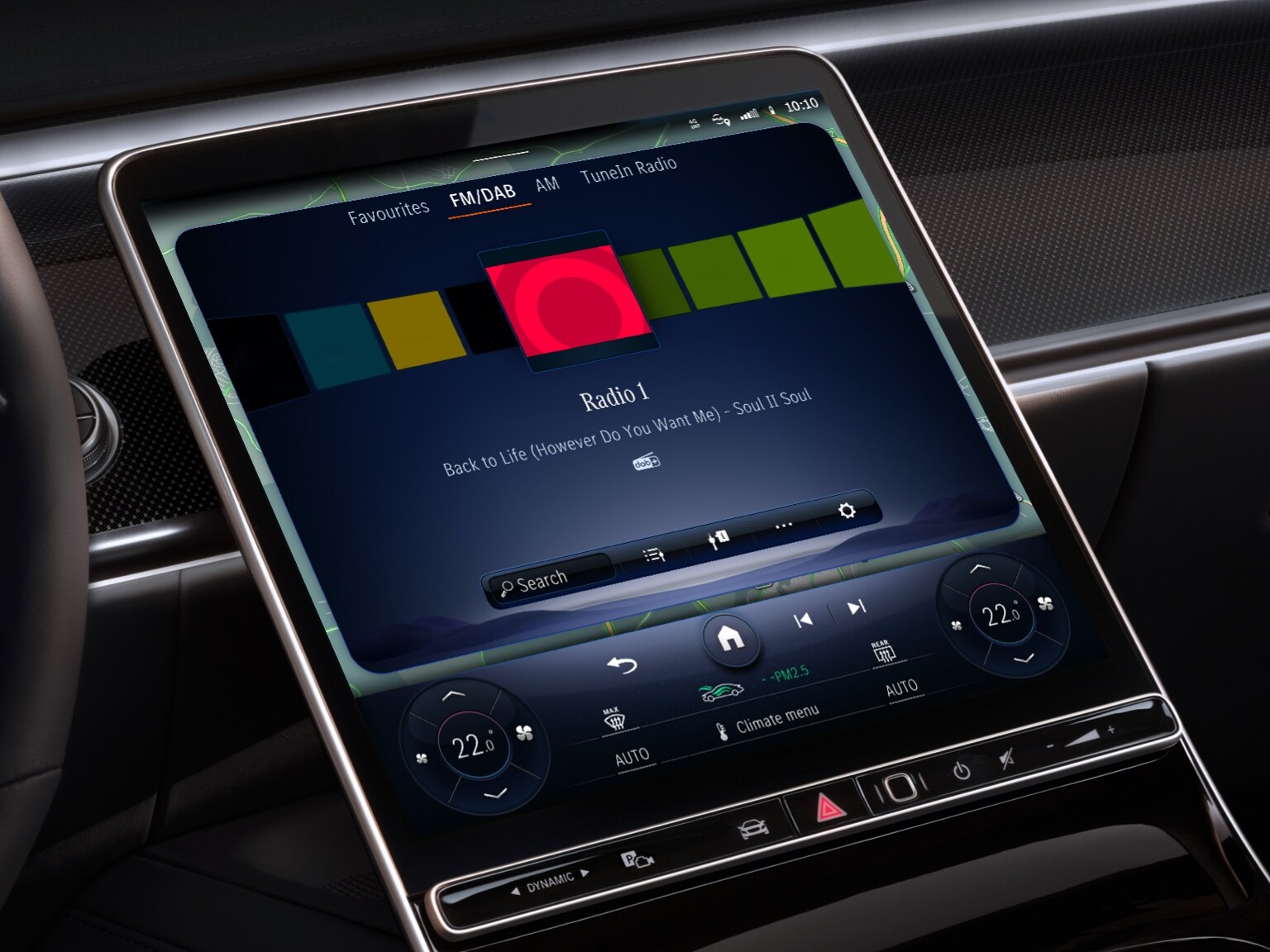 The MBUX multimedia system in a Mercedes-Benz displays radio stations from all over the world thanks to the Entertainment Packages.