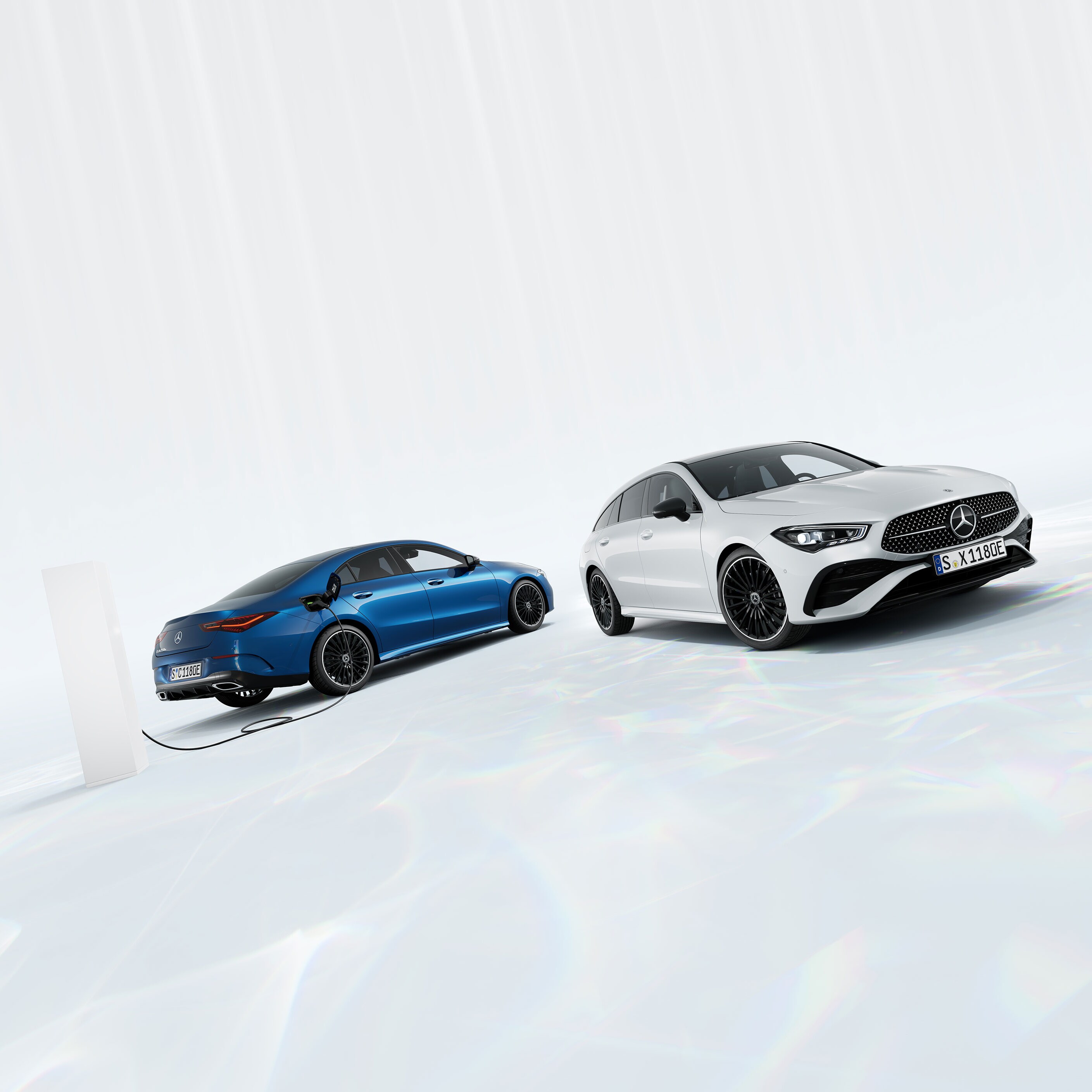 Các mẫu xe hybrid cắm điện khác nhau của Mercedes-Benz.