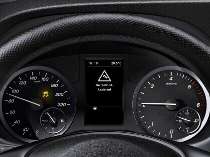 Crosswind Assist can detect lane drift caused by strong crosswind gusts in good time.