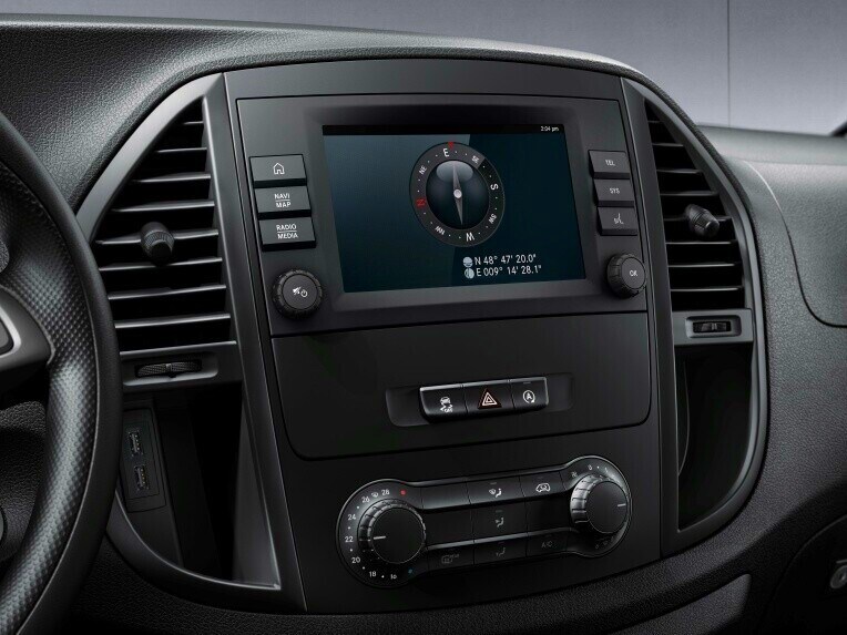 The TEMPMATIC semi-automatic air conditioning system enhances well-being by keeping the interior at a pleasant temperature.