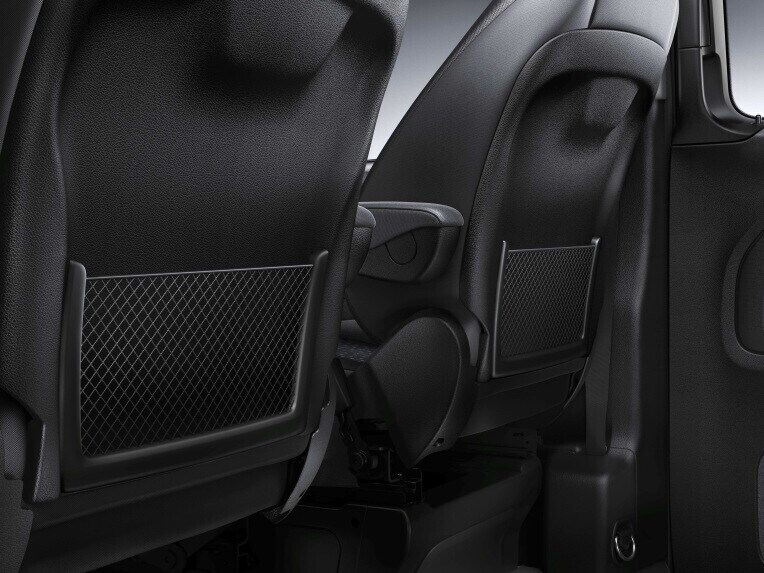 The stowage net on the back of the driver's or front passenger seat offers the rear passenger sitting behind it an additional storage option.