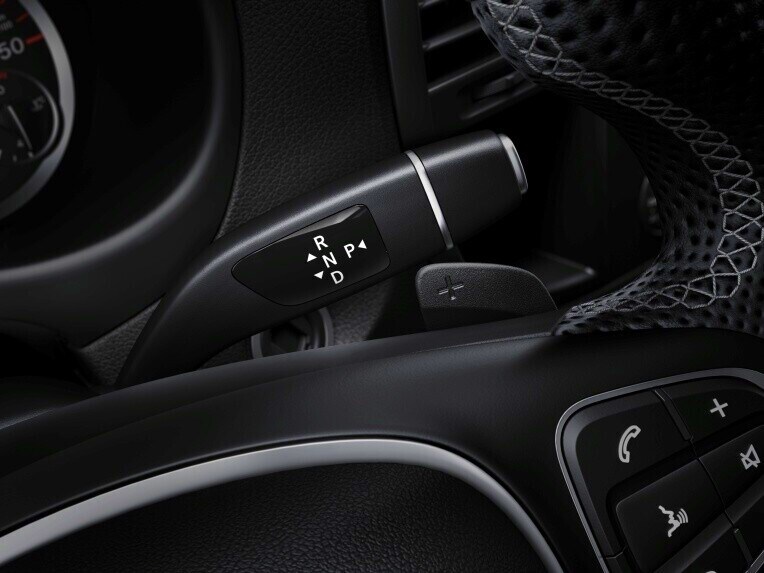The 9G-TRONIC automatic transmission has nine gears which keep the engine speed as low as possible in every driving situation.
