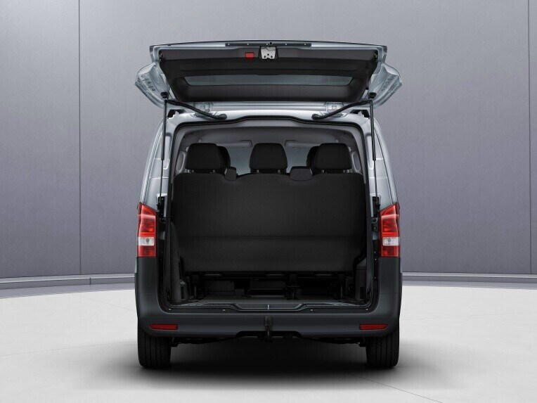 Thanks to its generous load compartment opening, the tailgate also allows bulky load items and luggage to be loaded and unloaded easily.