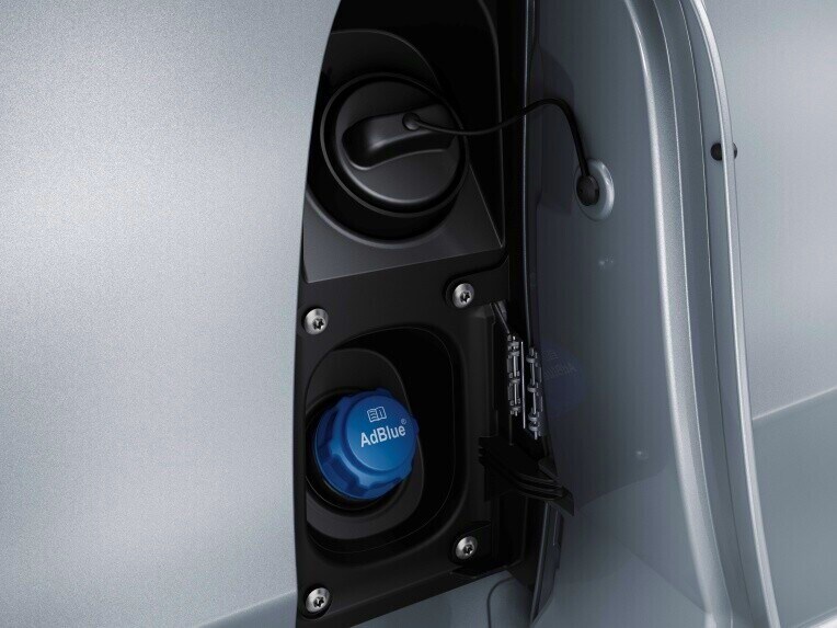 The large fuel tank with a volume of around 70 litres gives you a greater range and helps save time, as fewer refuelling stops are needed.
