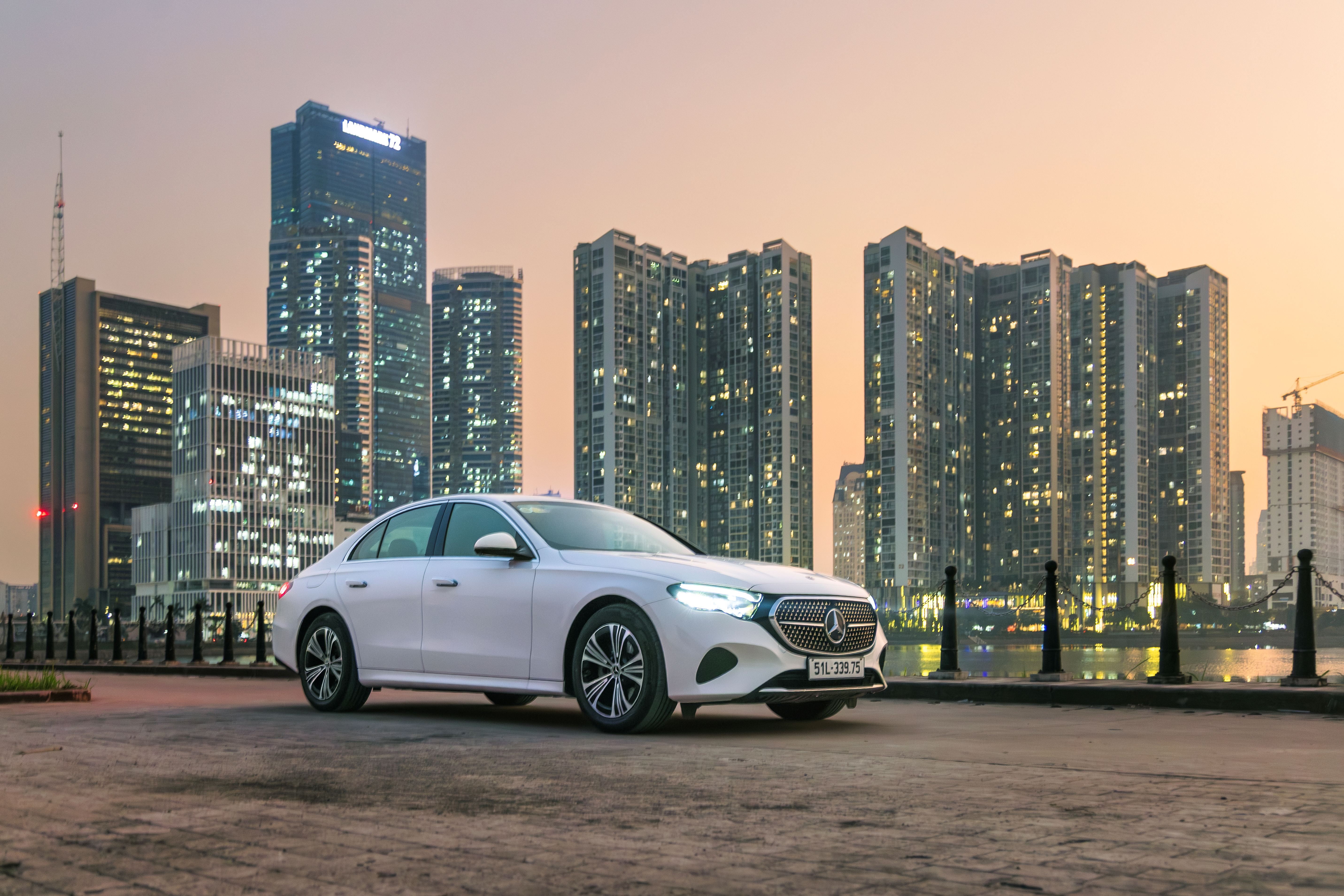 Khám phá bộ sưu tập E-Class Khám phá bộ sưu tập E-Class