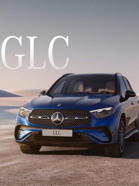 Mercedes-Benz GLC trong không gian sa mạc