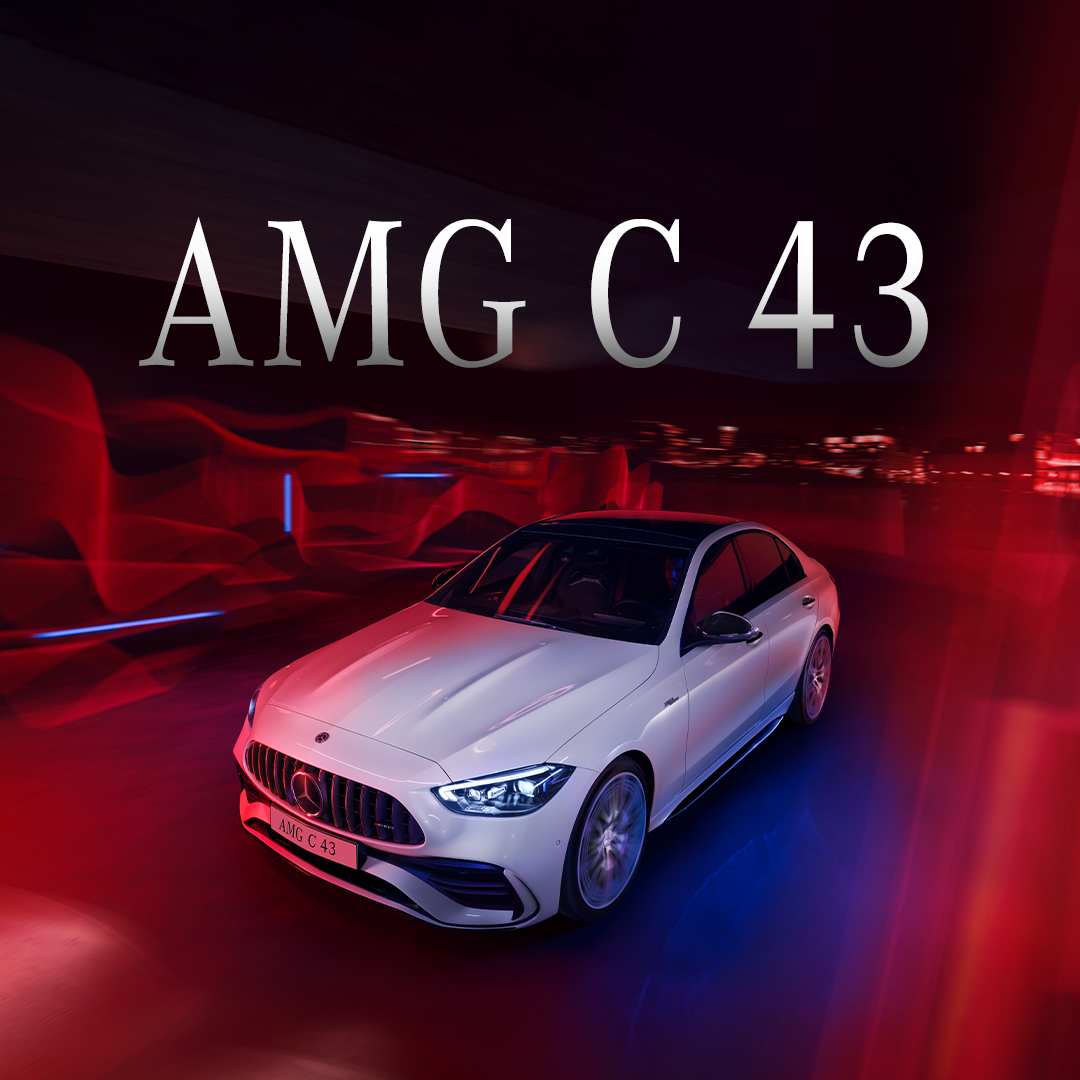 Hỗ trợ 50% lệ phí trước bạ dành cho Mercedes-AMG C 43 Xe Mercedes-AMG C 43 trong không gian giả lập trường đua màu đỏ