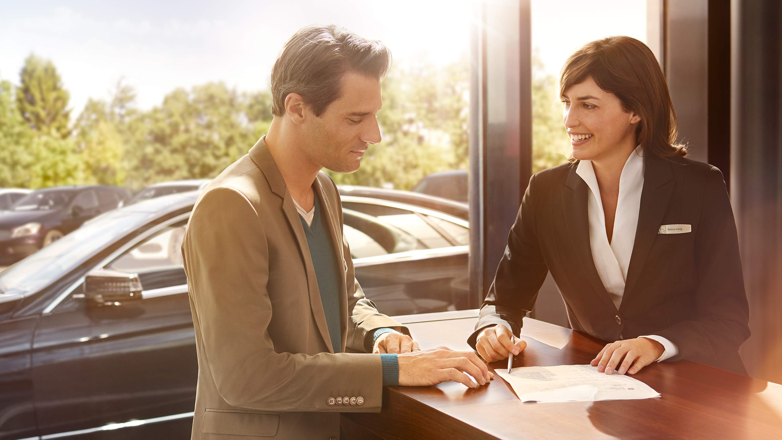 Exclusive privileges for corporates and key professional groups Staff assisting a customer inside a Mercedes-Benz showroom – Exclusive privileges for corporates and key professional groups