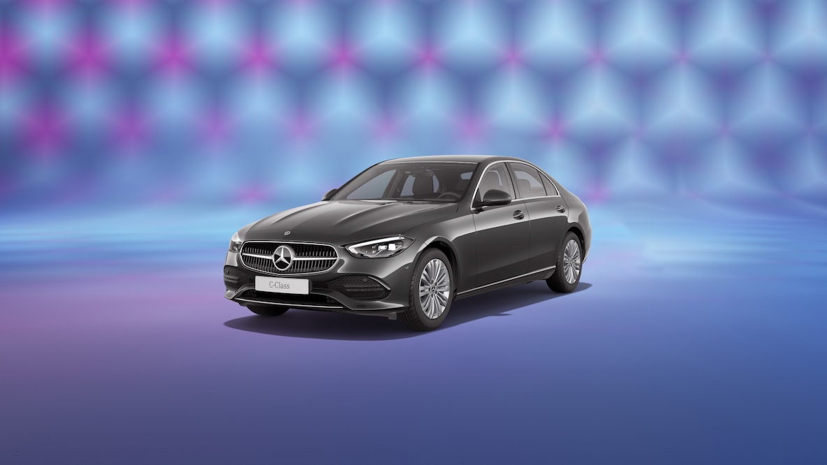 Xe Mercedes-Benz C-Class Saloon nhìn chếch từ phía trước.