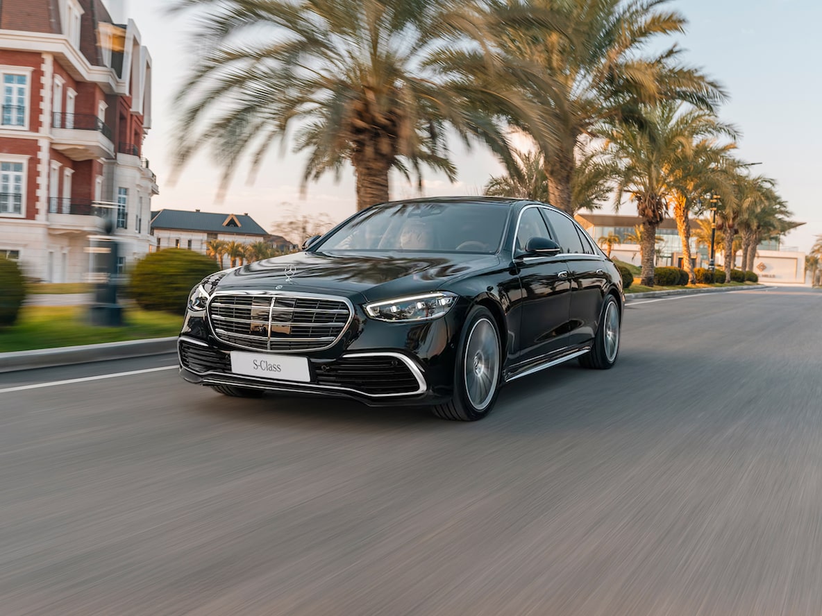 Side view of the Mercedes-Benz S-Class Saloon Long.