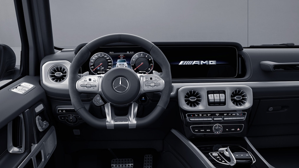 Xe Mercedes-AMG G 63 với gói AMG Performance nhìn từ bên hông.