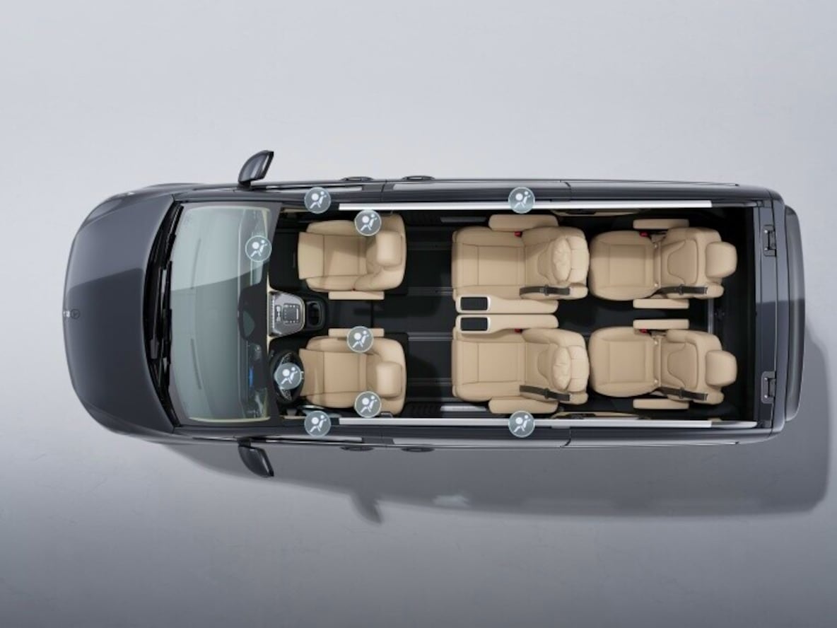 Cửa sổ phía sau mở độc lập của Mercedes-Benz V-Class.