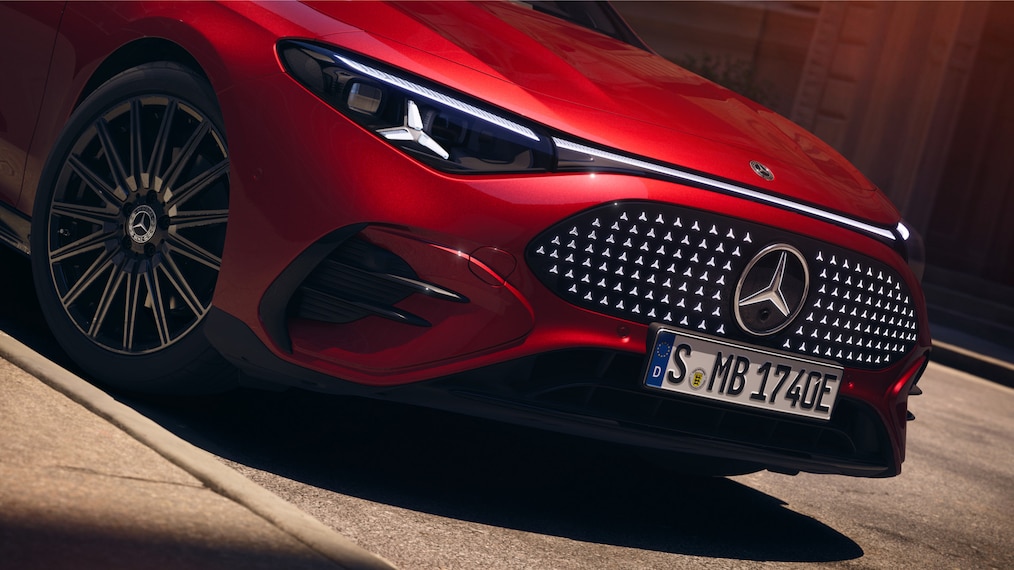 Front design of the Mercedes-Benz CLA 200 Electric.