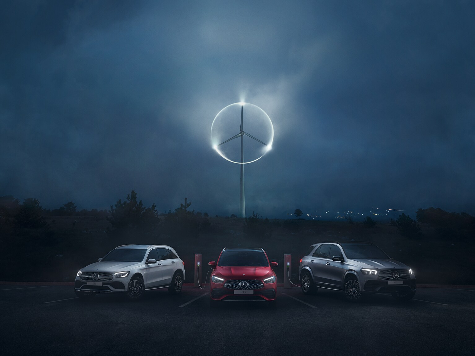 Logo ngôi sao 3 cánh Mercedes-Benz và 3 mẫu xe Mercedes-Benz SUV