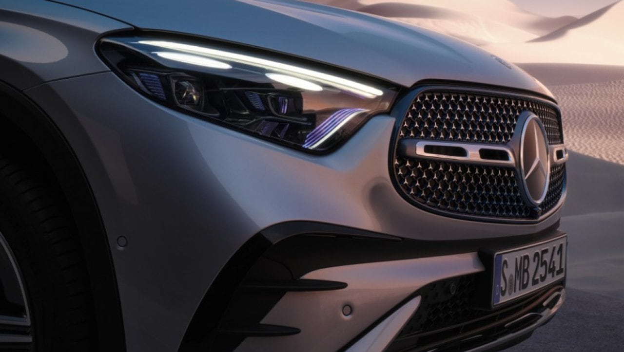 Image of radiator grille and front bumper | Mercedes-Benz GLC SUV